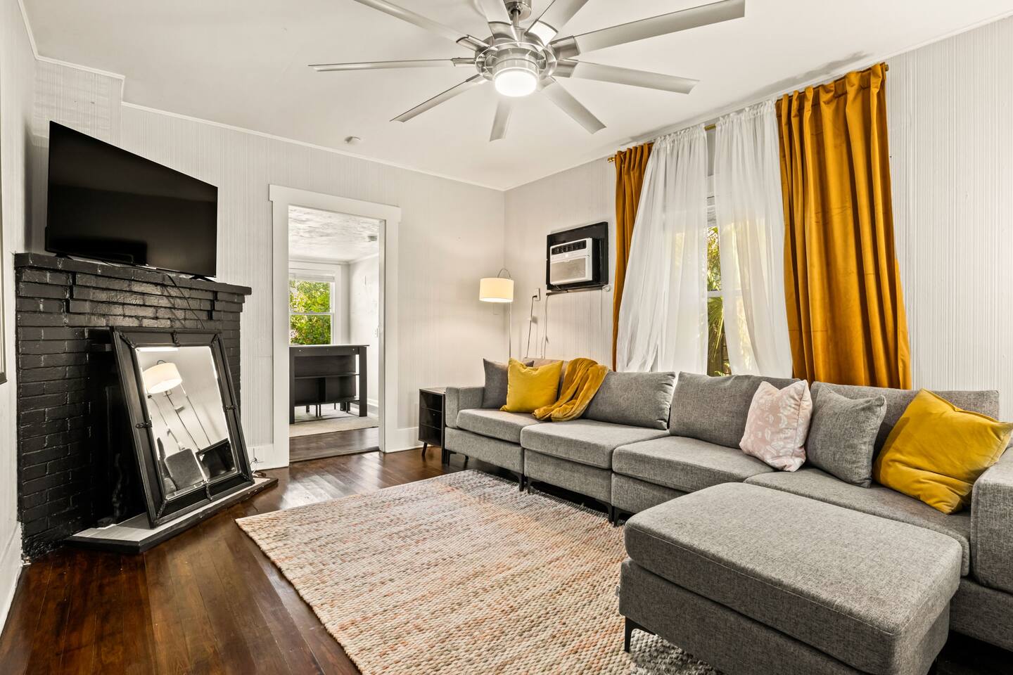 Heart of The City Hideaway (Pet-Friendly)