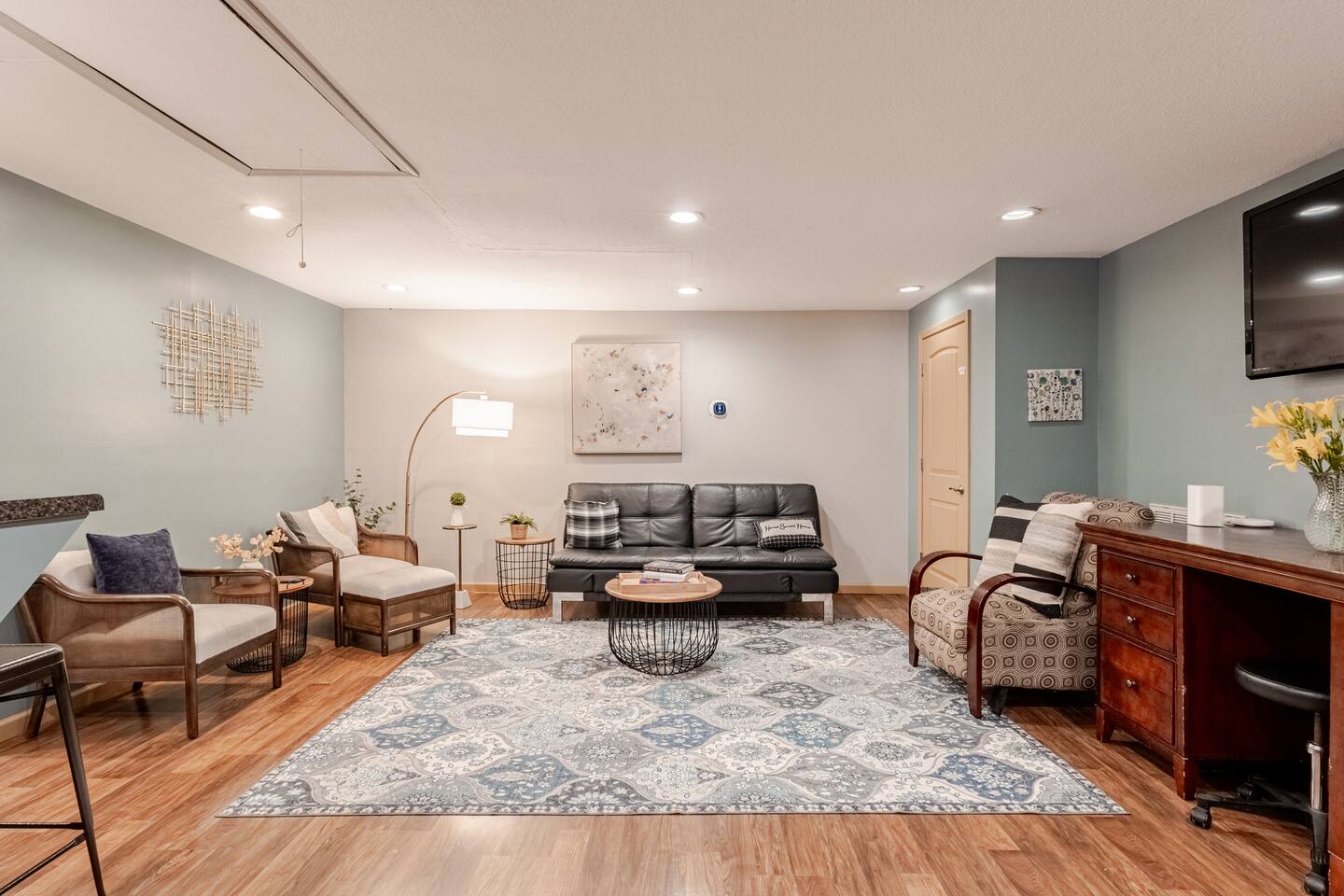 Apartment A Spacious Work-Travel Euro Executive