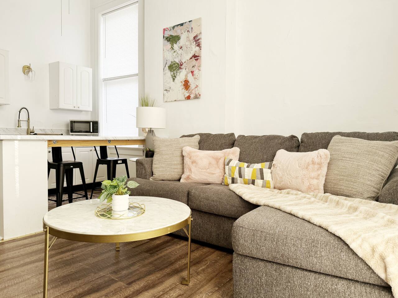 The Harrison D | QUEEN 1BD/1BA Apt near River