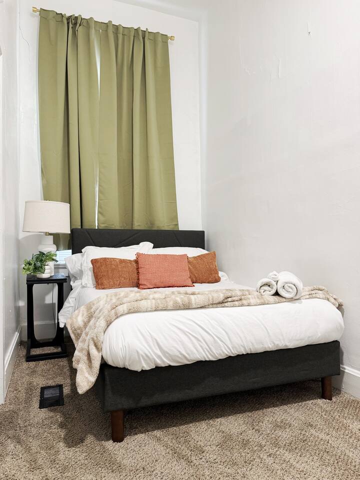 The Harrison D | QUEEN 1BD/1BA Apt near River photo 4