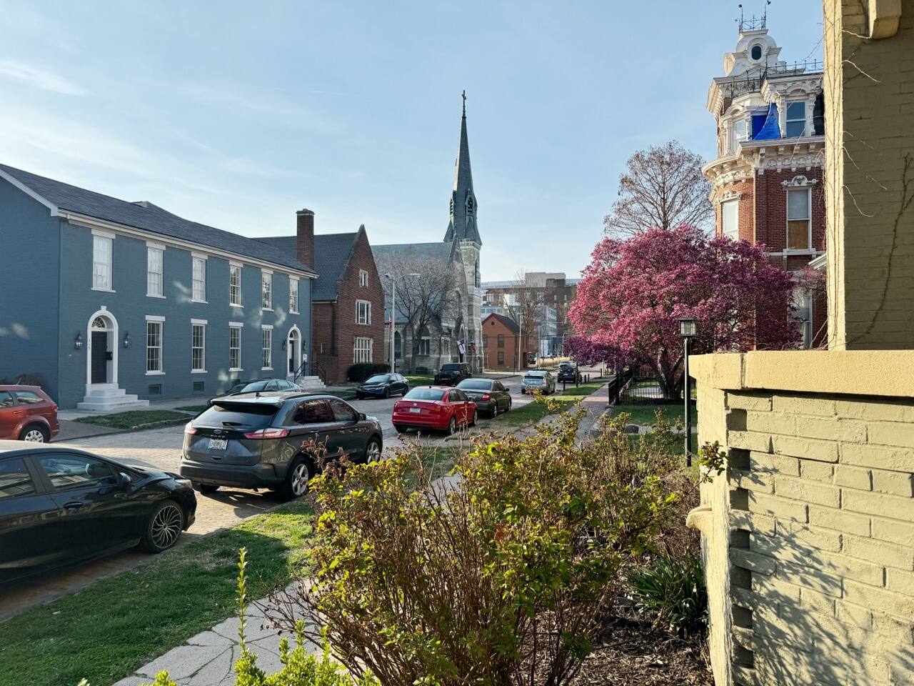 The Harrison D | QUEEN 1BD/1BA Apt near River