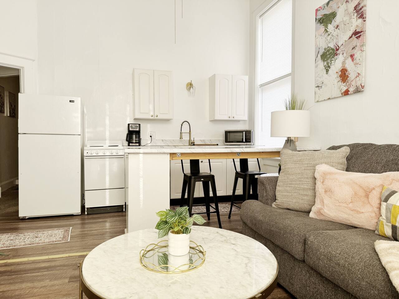 The Harrison D | QUEEN 1BD/1BA Apt near River