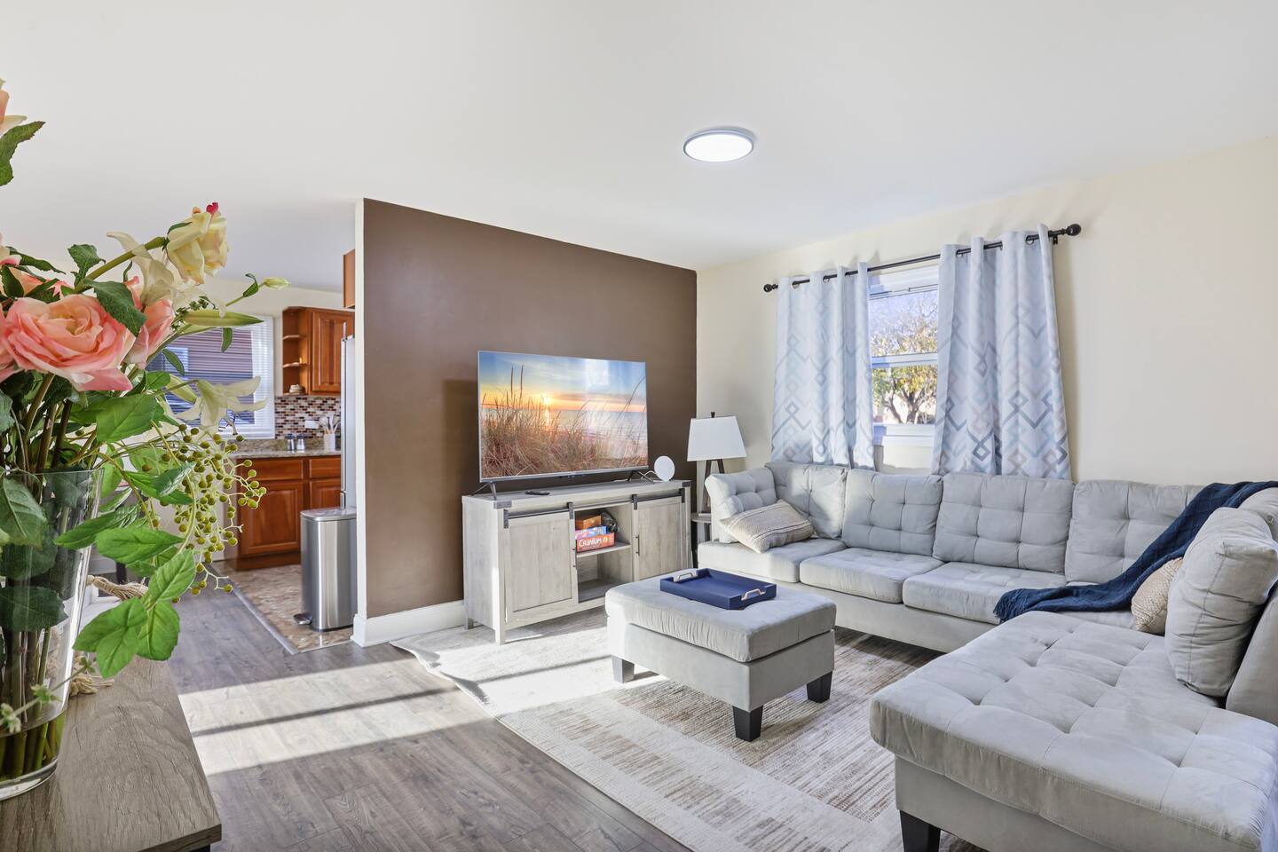 Dash: 4 Bdrms, 2.5 BA