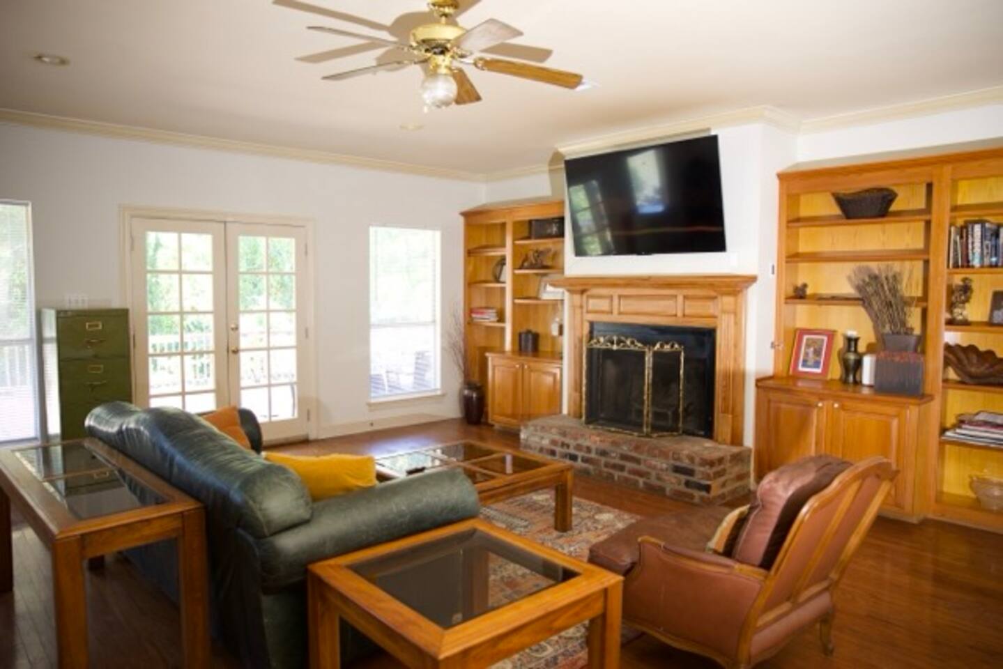 Large Two-Story 4-Bedroom Near LSU