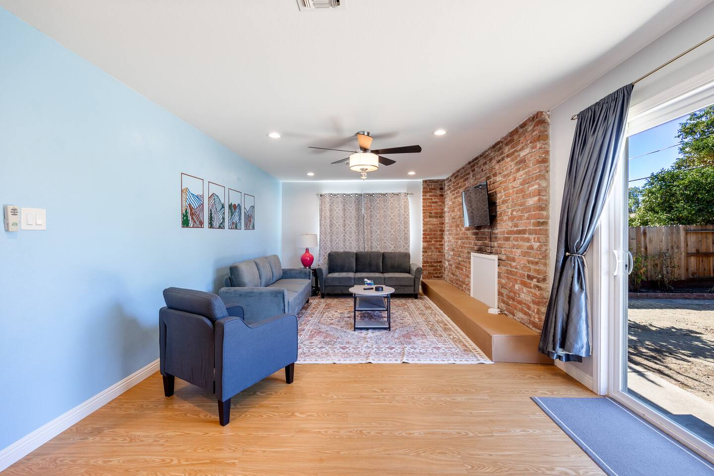 Family-Friendly 3BR in Sacramento – Backyard Fun