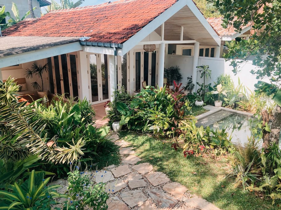 Gorgeous 3 Bed Villa + Pool, 4 Min Walk To Beach