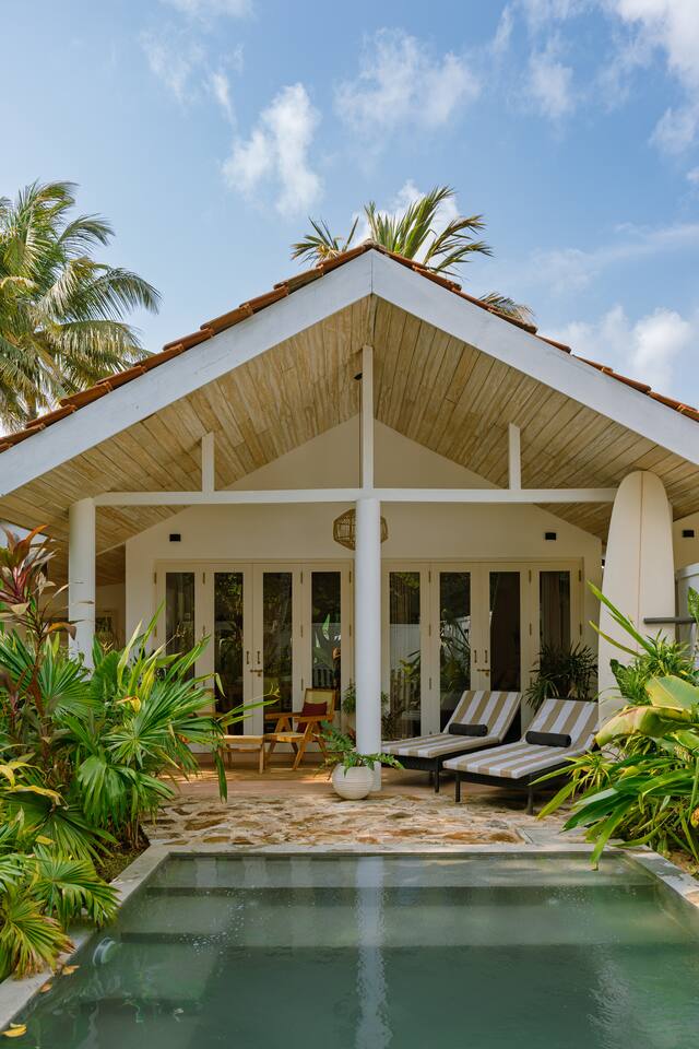 3 Bed Villa with Pool 250m to Beach