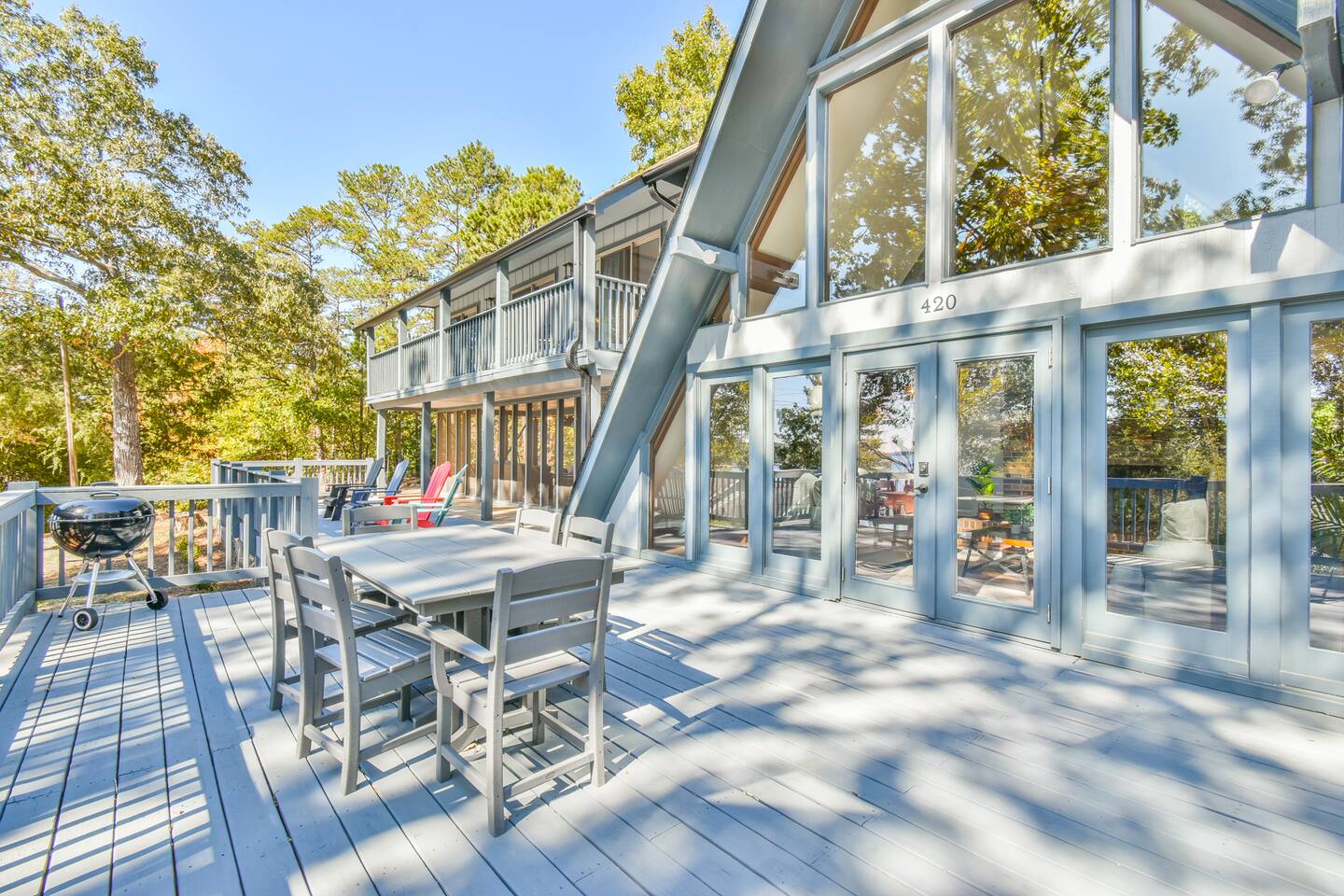 Relax & Play: Kayaks, Ping Pong & Arcade Table