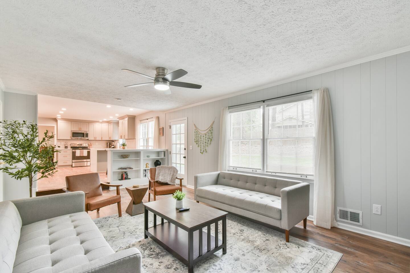 Cozy Home with Arcade, Ping Pong & Fenced Backyard