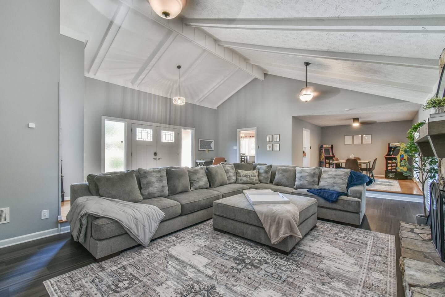 Spacious Home with 3 King Beds, Arcades & 86" TV