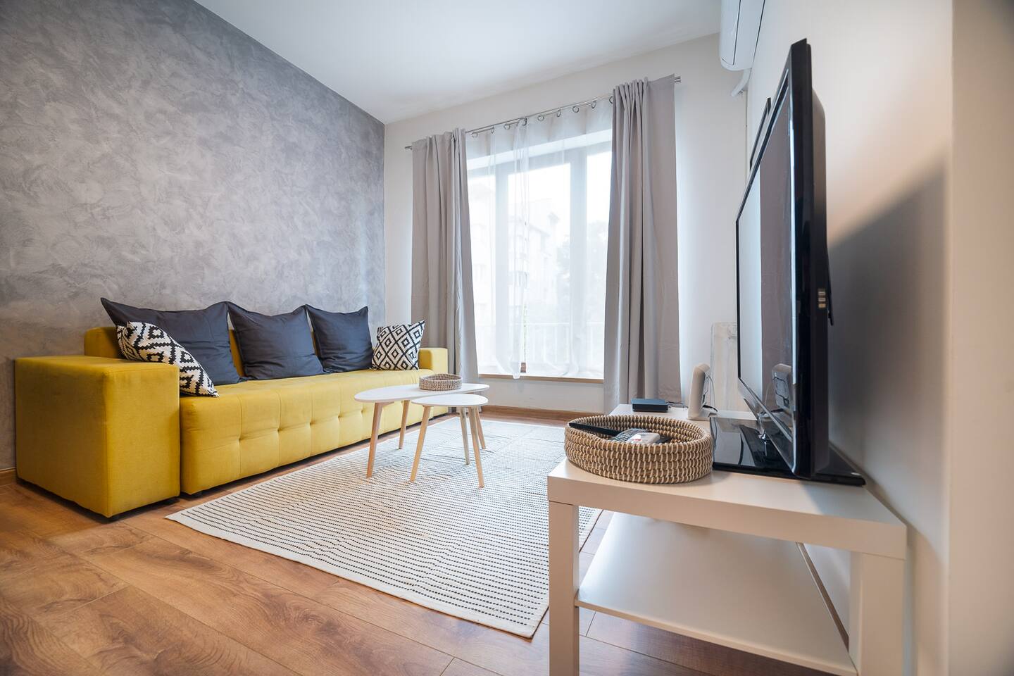 Cozy and new, Solunska street and Macedonia square, self check-n