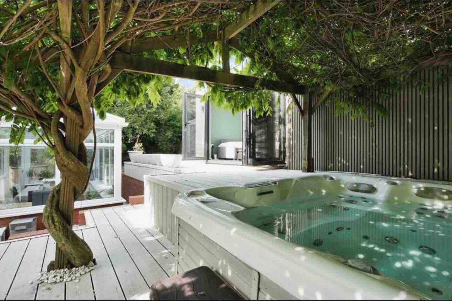 Carden Villa| Brighton| 4Bedroom House| Hot Tub