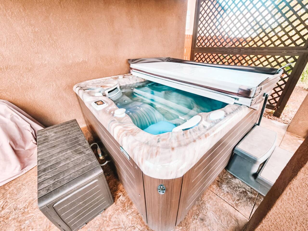 Peaceful Falcon Hot Tub Pet Friendly 3 King Beds