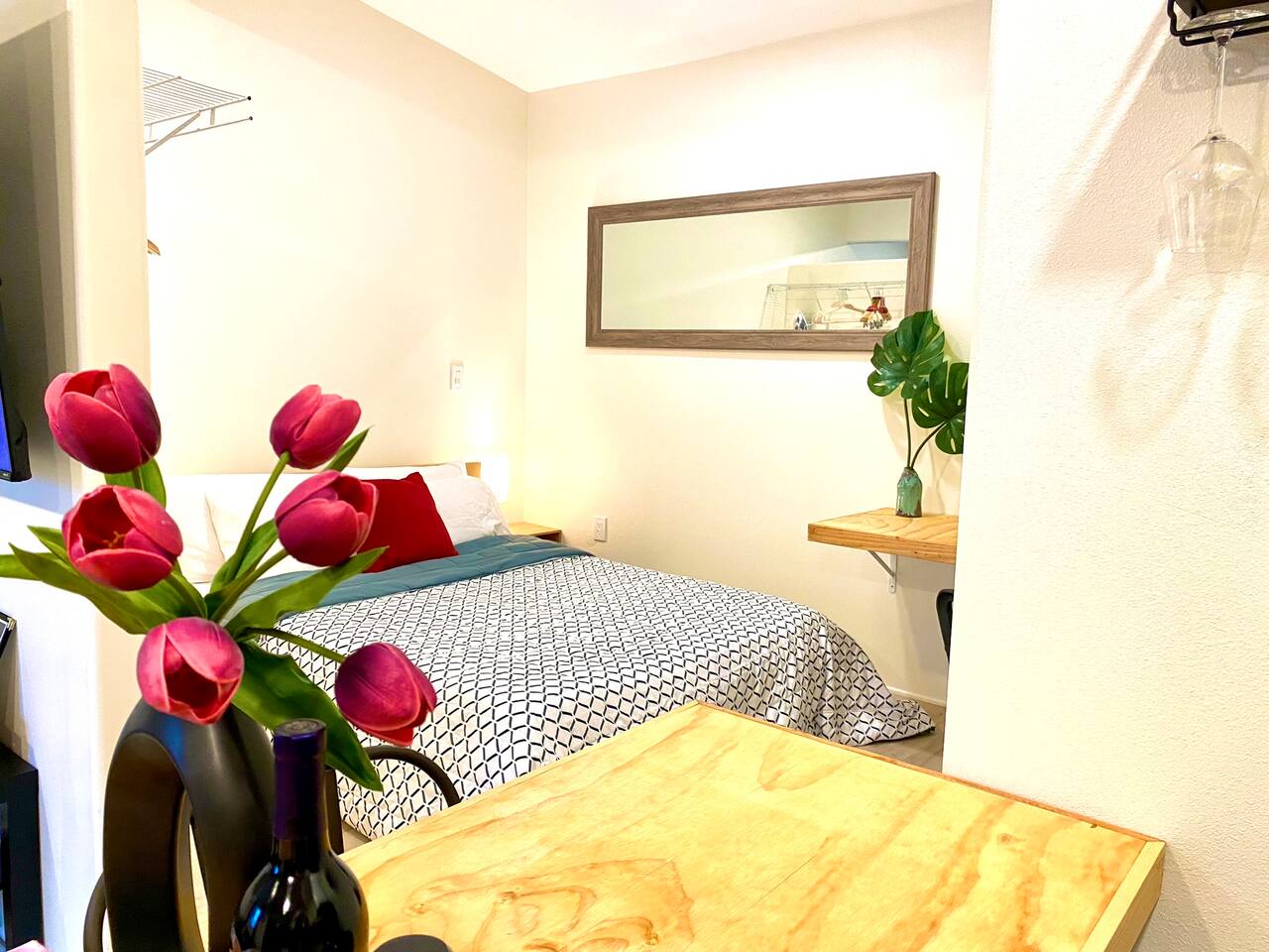 Private King Bed Guest Suite - 7 mins to Disney