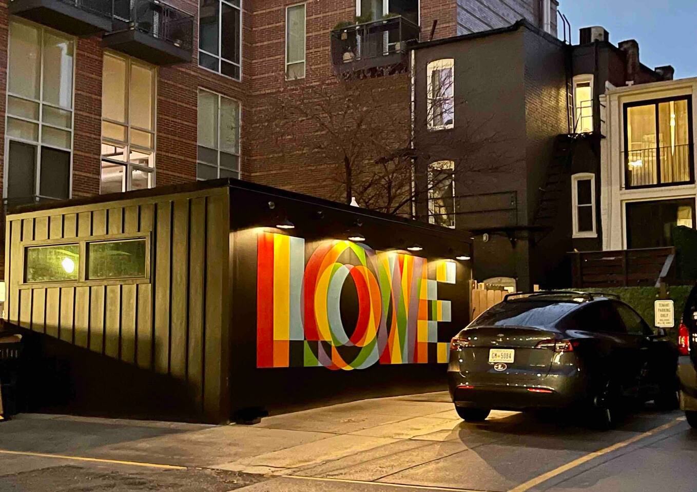 “LOVE SHACK” alley guesthouse in DC’s HOTTEST AREA
