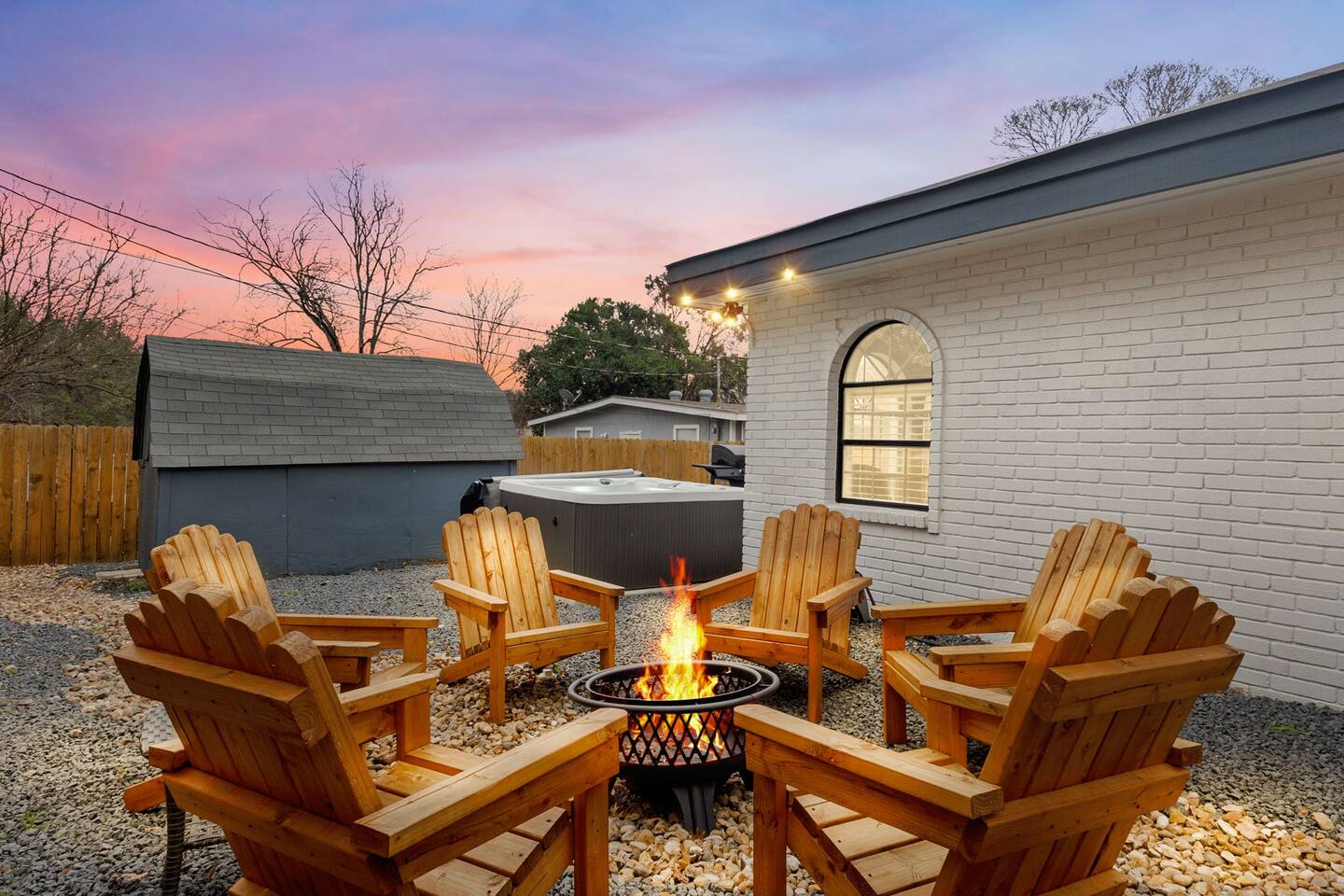 Spacious Family Retreat- Hot Tub, Games & Fire Pit