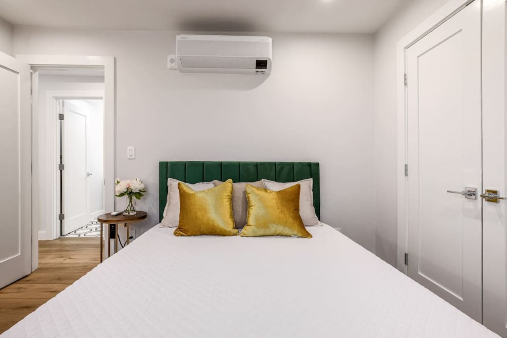 3BR2Bth Parking, Cambridge/Boston, W/D, Subway,A/C