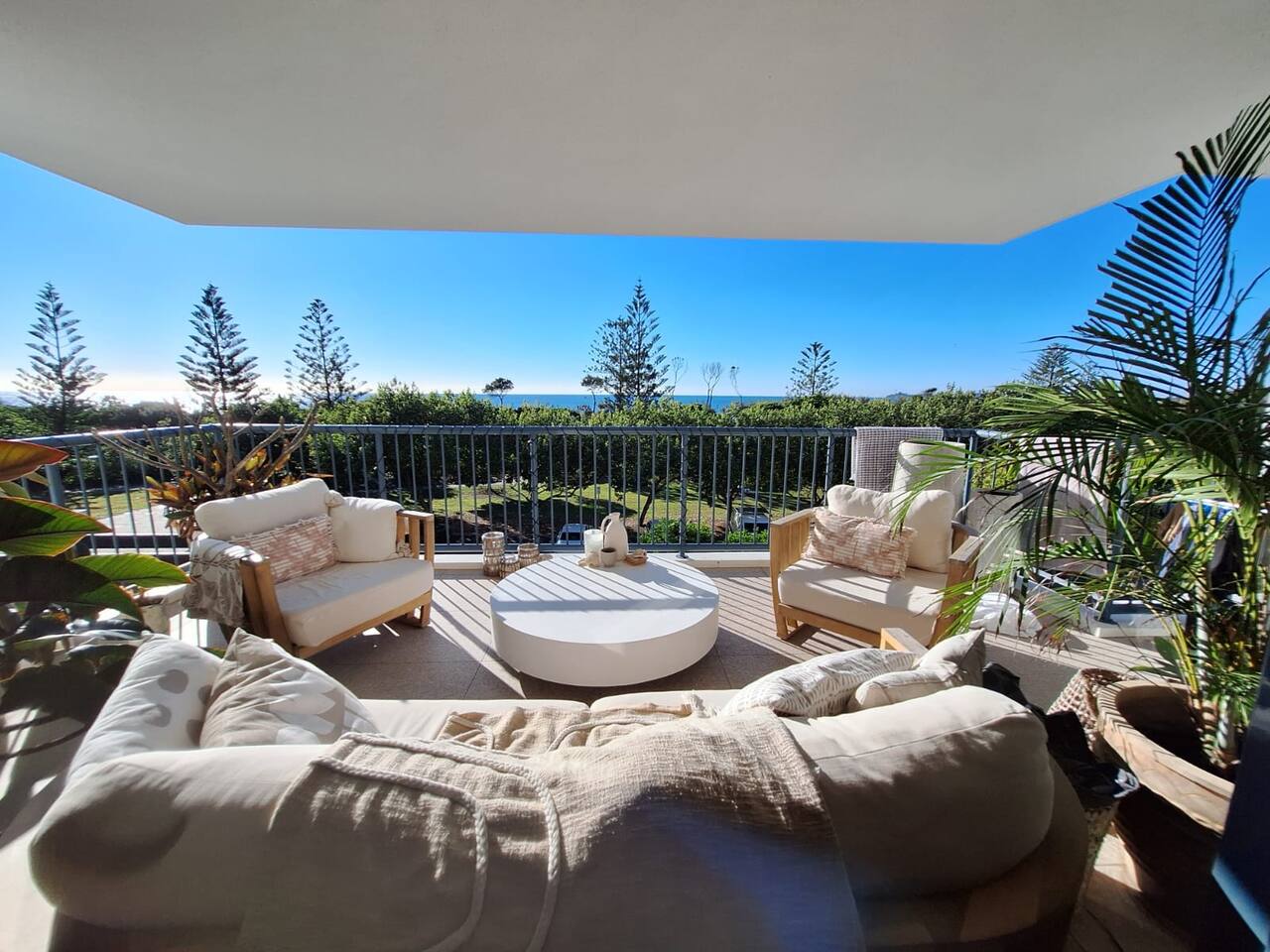 Luxury Personified on Alex - Ocean Views 2 Bed 2 Bath