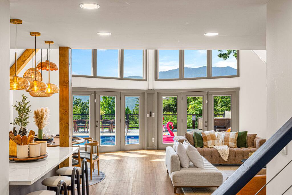 Amazing Mountain Views | Hot Tub | Sauna | Games