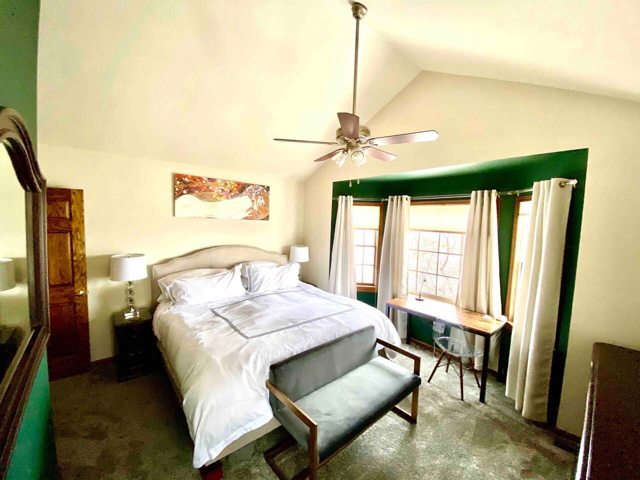 King Size Bedroom, TV, Desk, Private Bath
