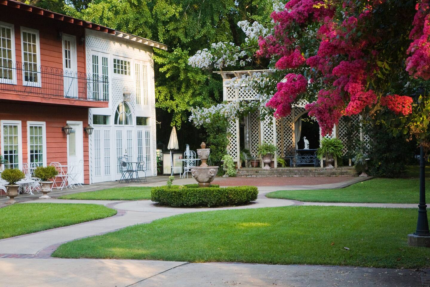The Carriage House - Lovely, Comfortable, Gardens