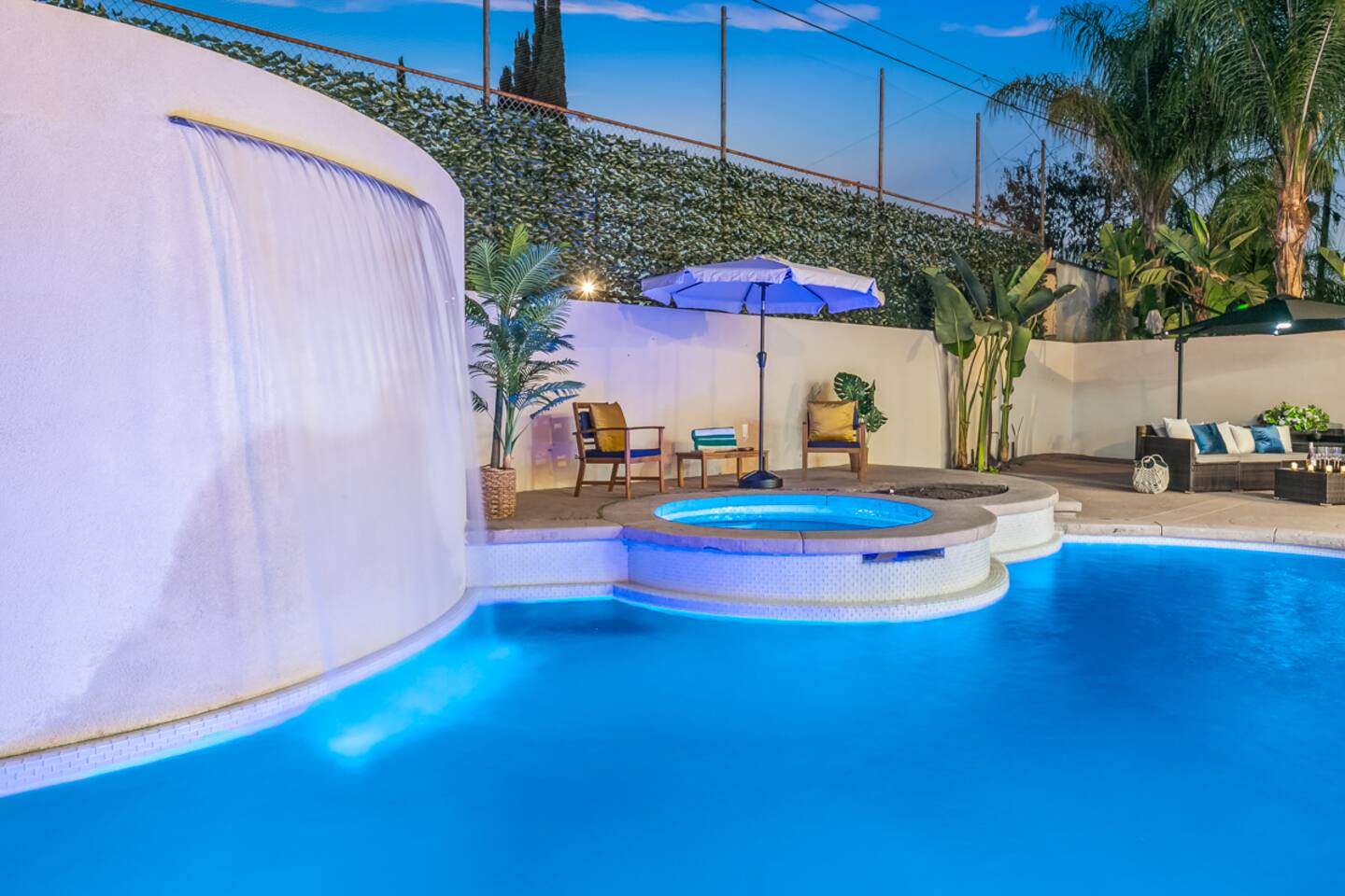 182 - Entertainer’s Dream: Luxury Pool & Spa