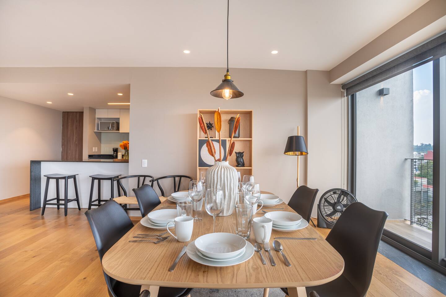 Spacious Corner Apt w/Views: Condesa Balcony & Gym - foto 2
