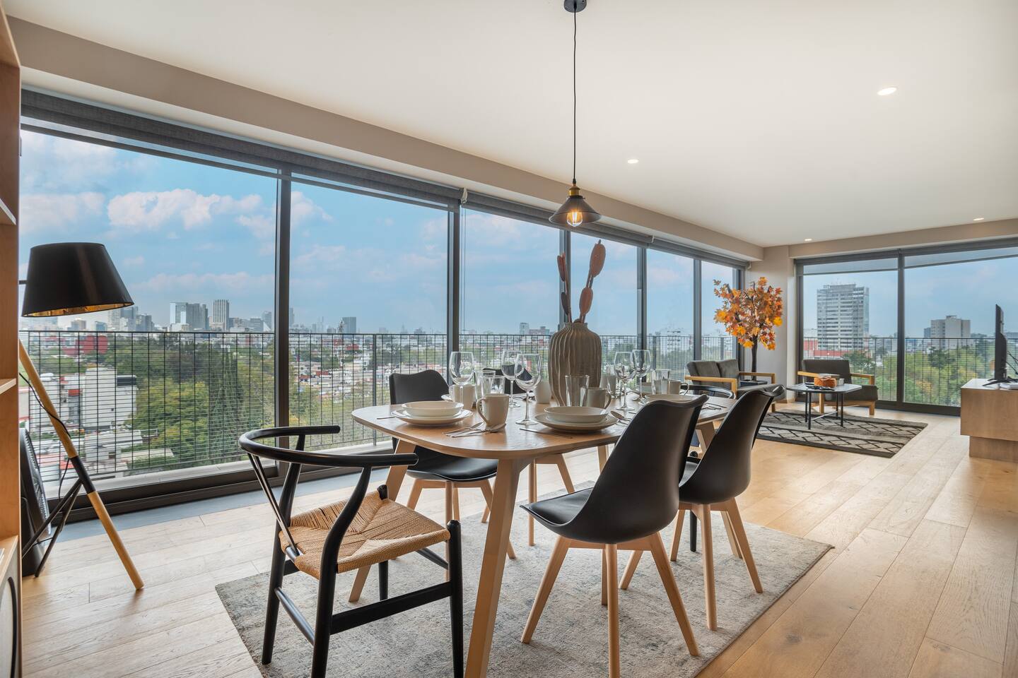 Spacious Corner Apt w/Views: Condesa Balcony & Gym - foto 4