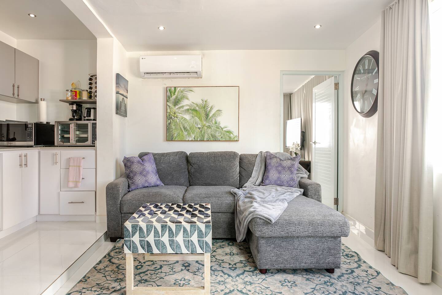 Modern Isla Verde Retreat 2BR w/Pool, KingBed, PK