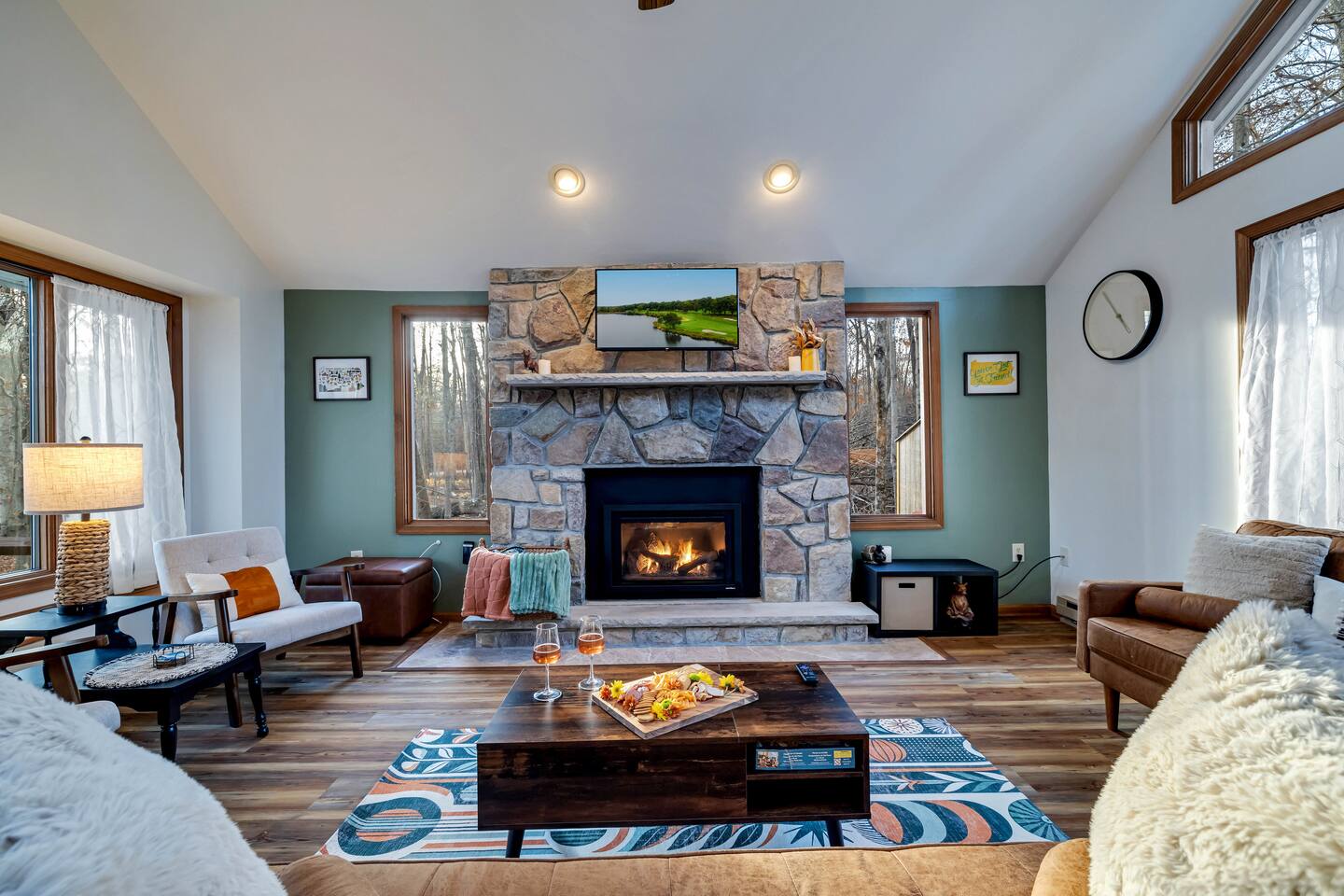 Screened in Porch-Family and Pet Friendly