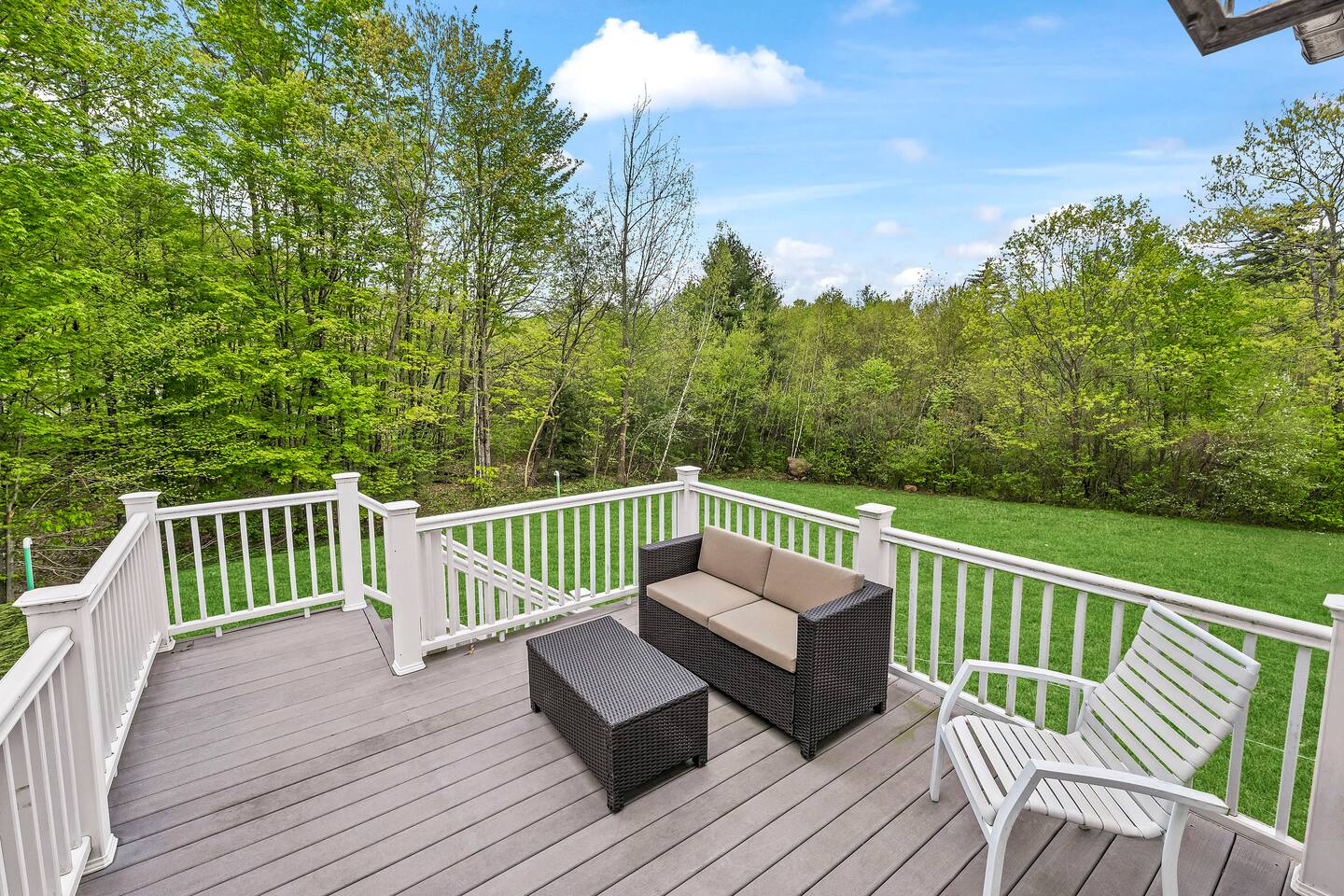 1BD Riverside NH Unit: Balcony, Laundry, 10-Acres