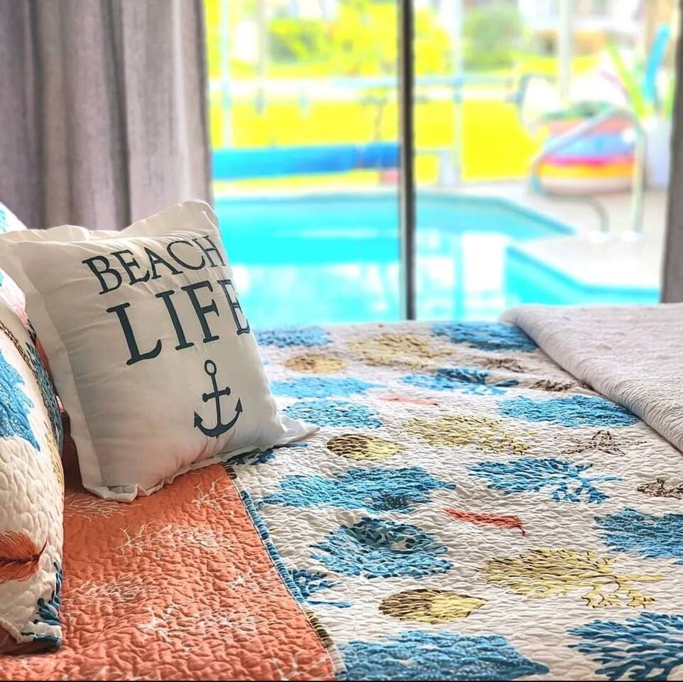 Yacht Club; Palm Paradise