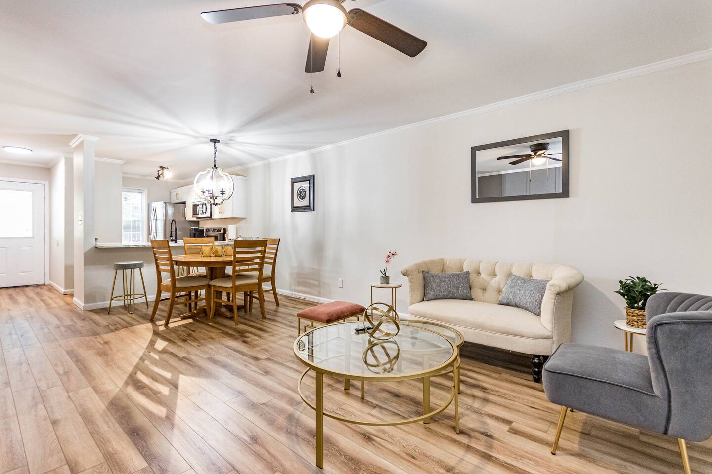 Perfectly located 2 en suite townhome in Raleigh