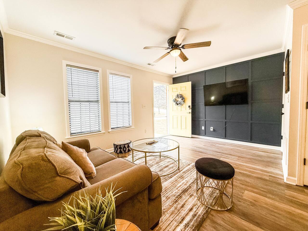 Crew-Friendly 2BR Townhome – Best Value Near DT