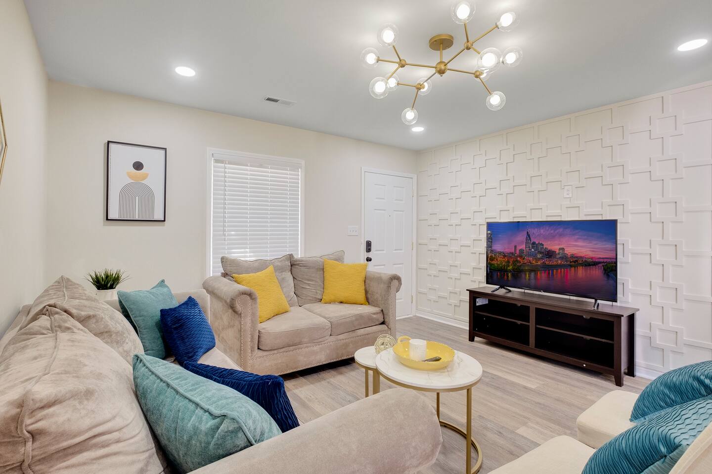 Chic home w king bed in Raleigh