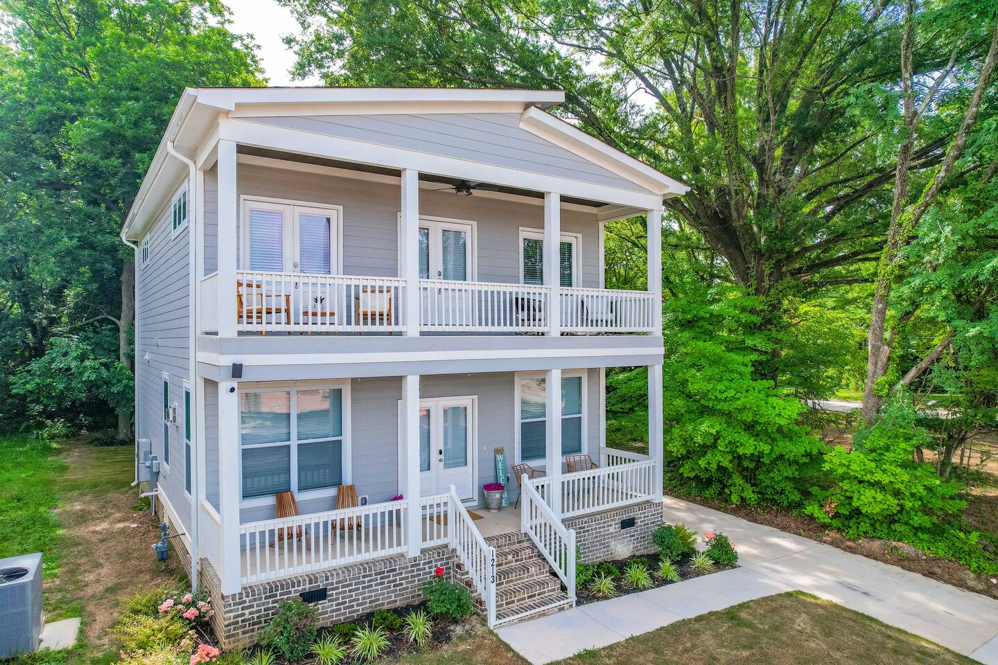 Modern new built in prime Raleigh location