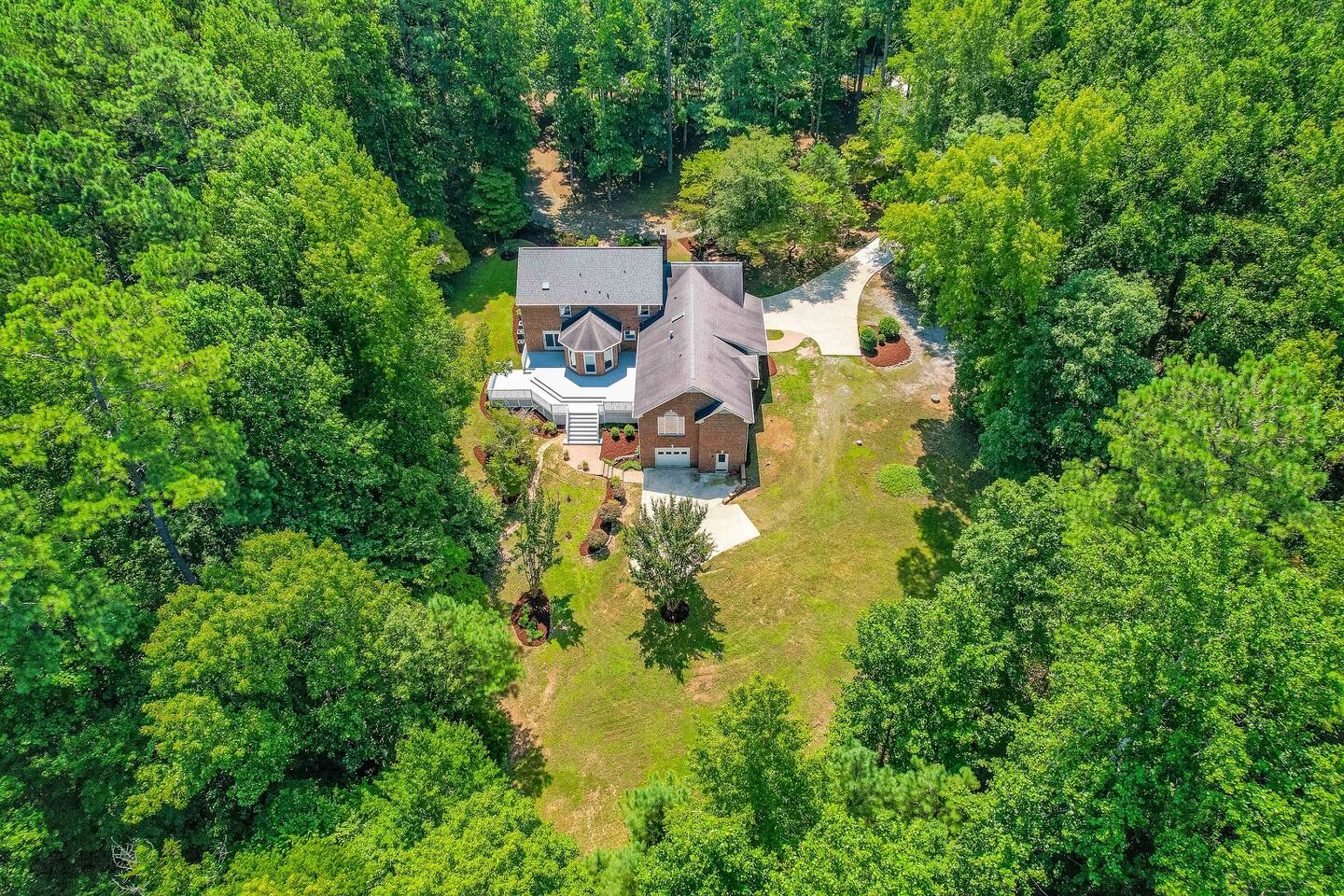 Serene Estate Nestled in Chapel Hill starts @10k/m