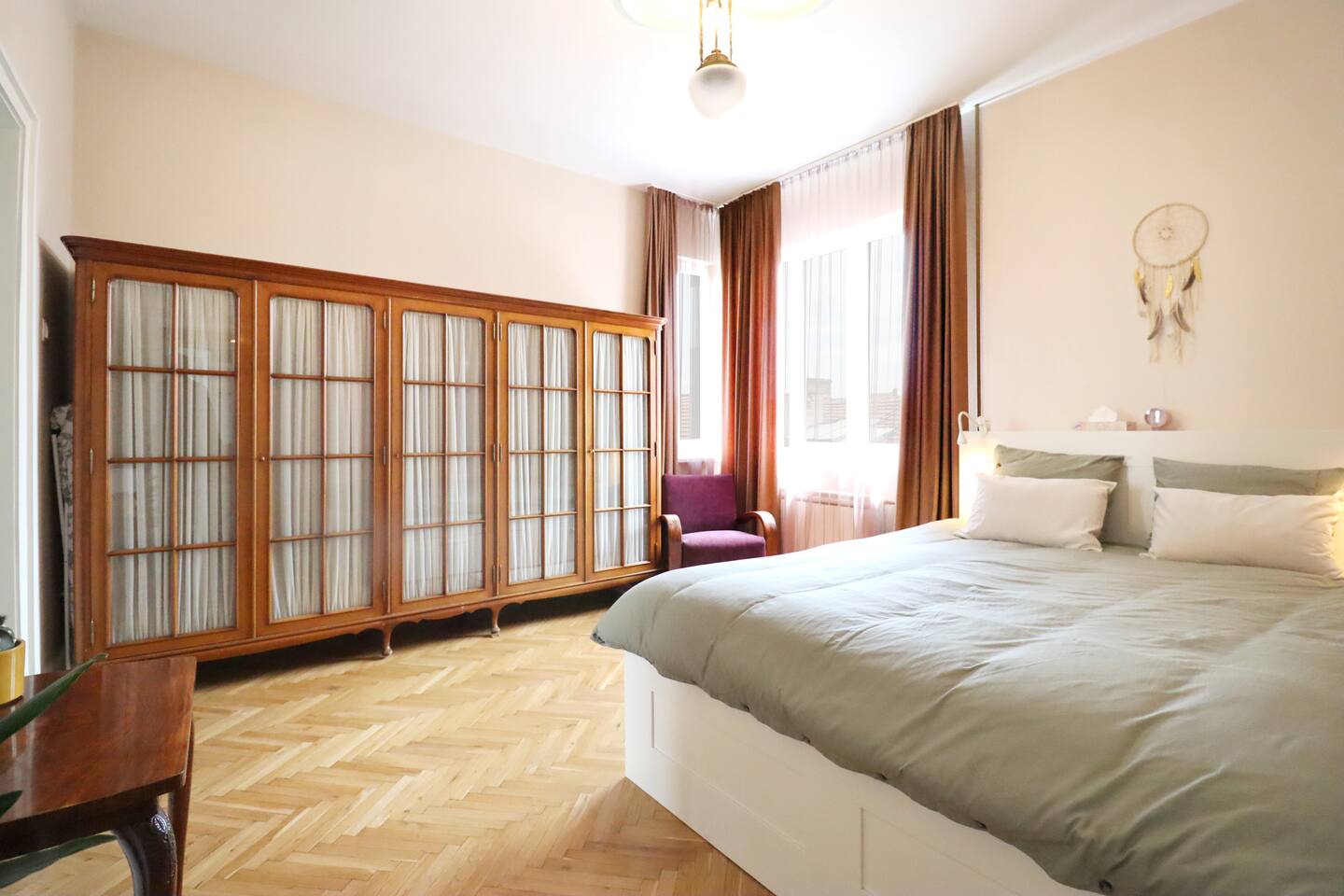 Spacious and Central Vintage - Modern Apartment