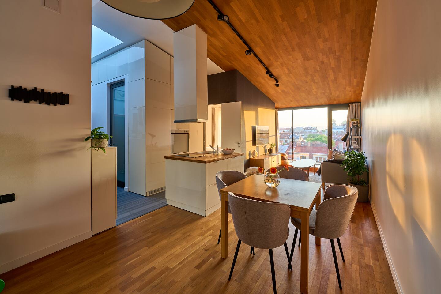 *New* Top View LOFT 2 BDRM