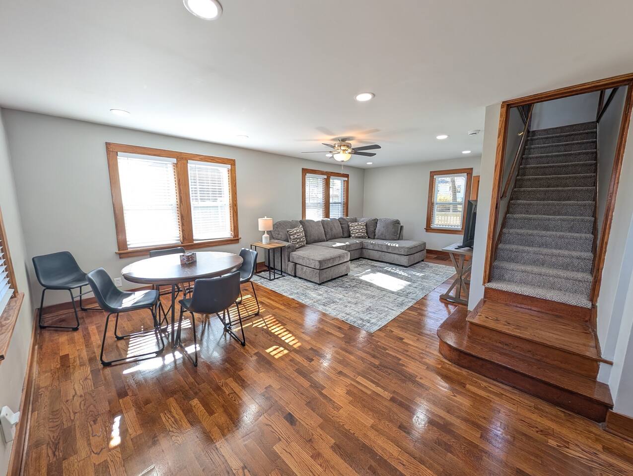 New! King Bed, Spacious! Fully Renovated