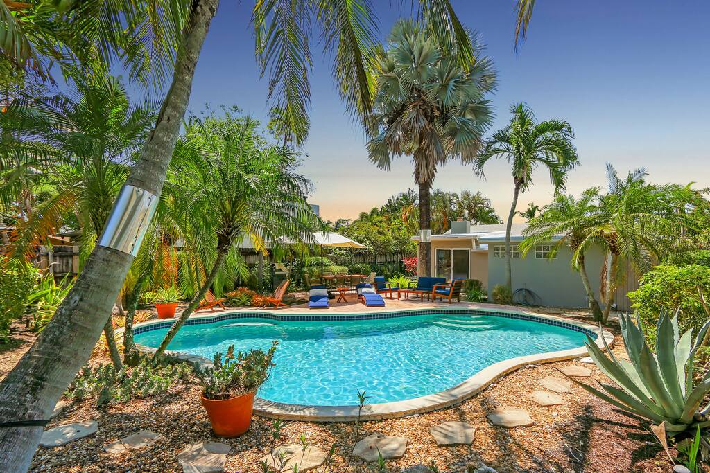 Ventur Escapade | Heated Pool, Private Guest House
