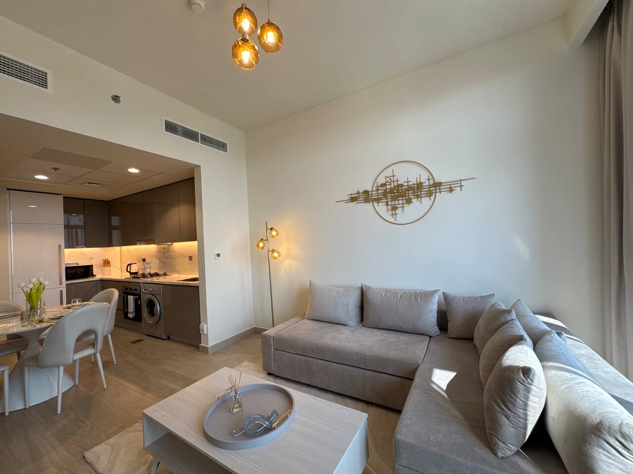 ASHRI Luxurious Home, 10 mins to Burj Khalifa