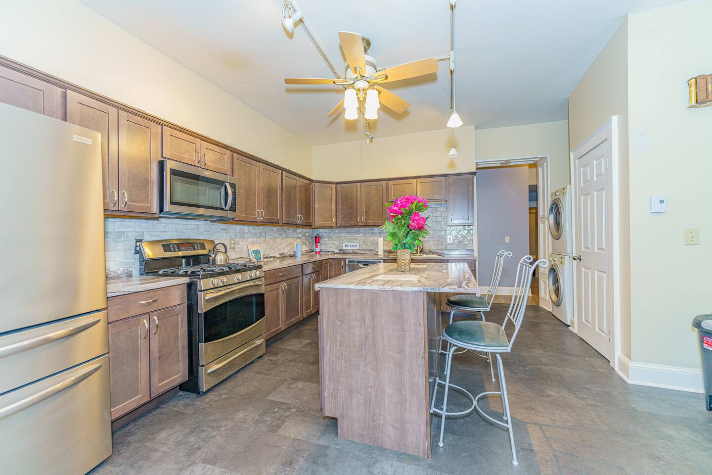 Fresh & Modernized 2BR Fl 1 Apt @ Downtown Albany