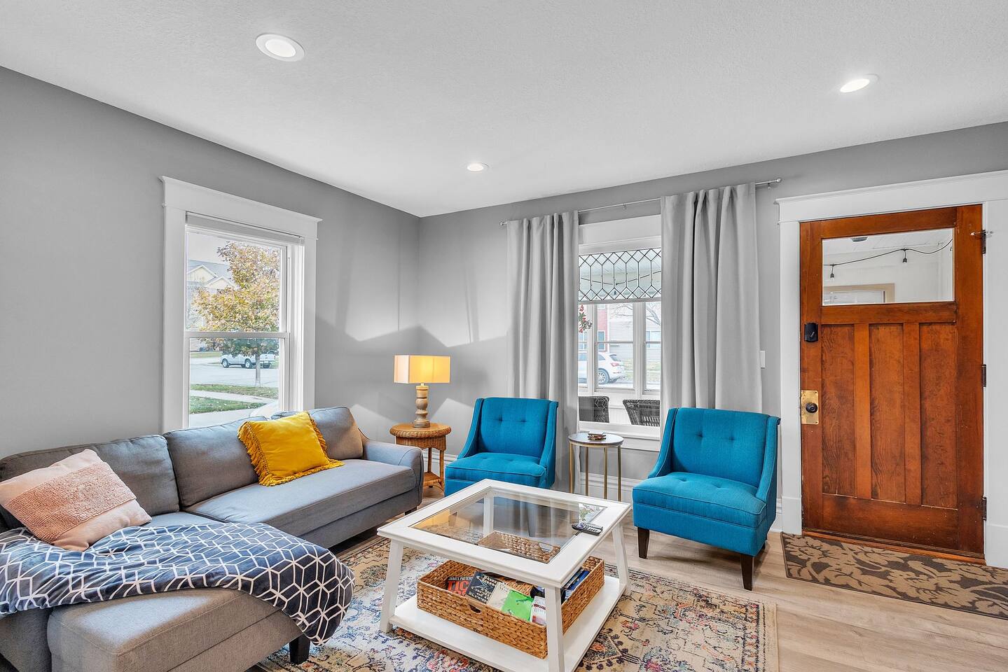 The Blue Haven Cottage ~ 2BD | 2 min Lake Pepin