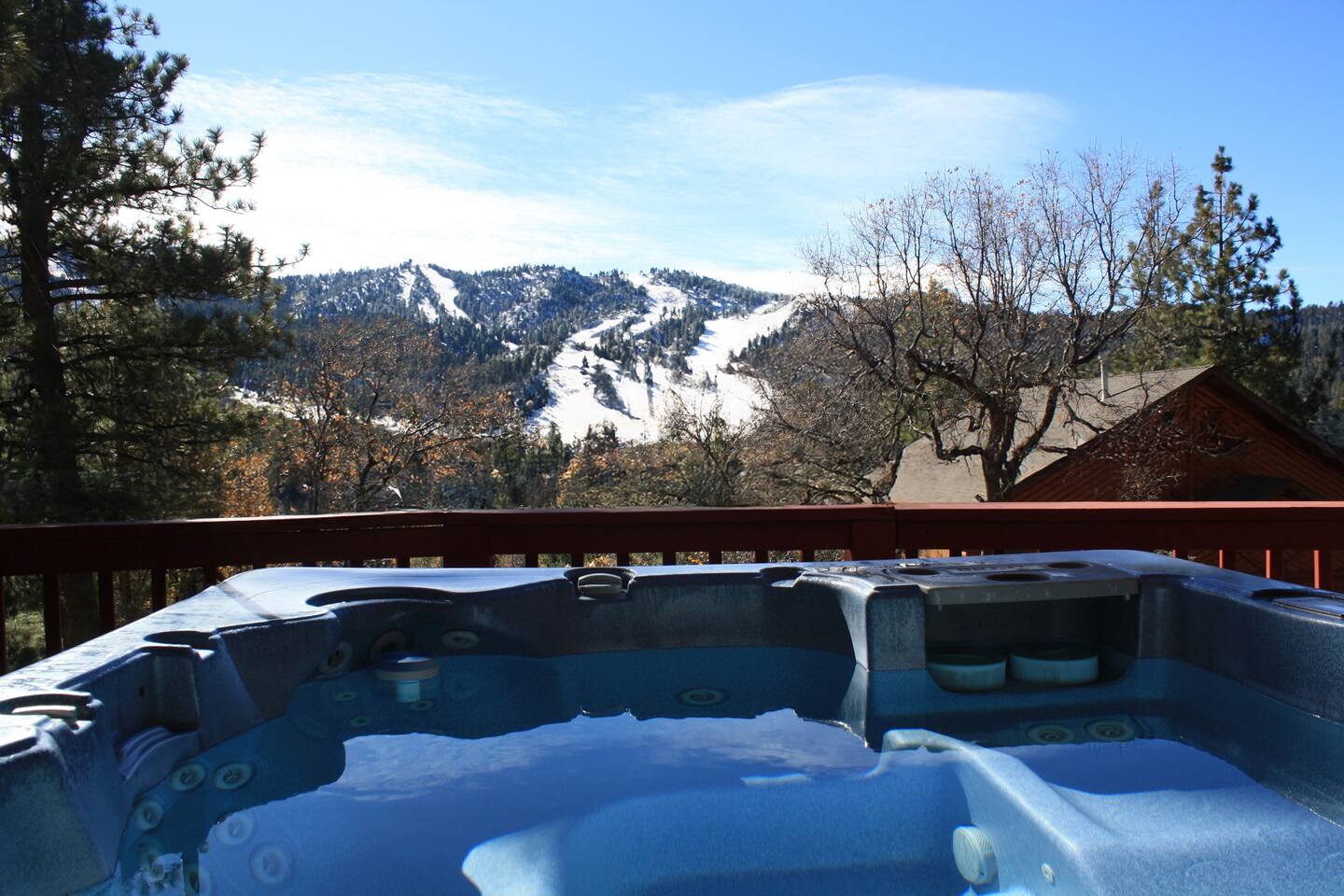 Cozy Cabin, Mountain Views, Hot Tub, Pool Table