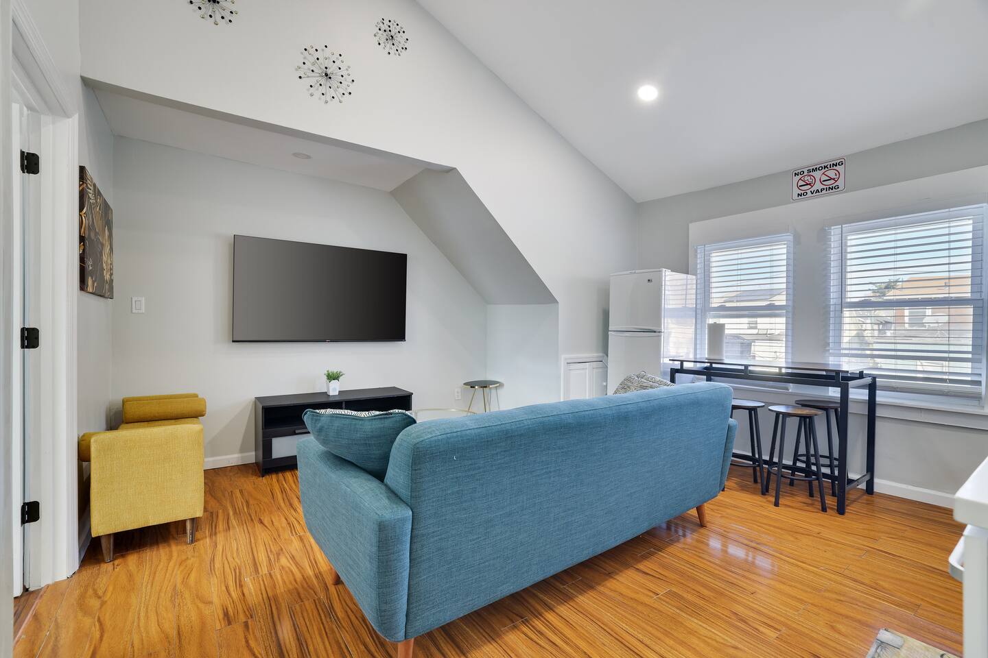 BrightLoft 2BR Stay | Min to EWR & NYC