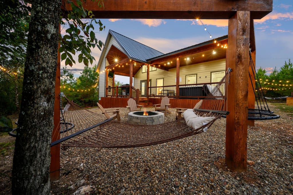 Under the Stars: Secluded, Hot Tub, Firepit, Pets