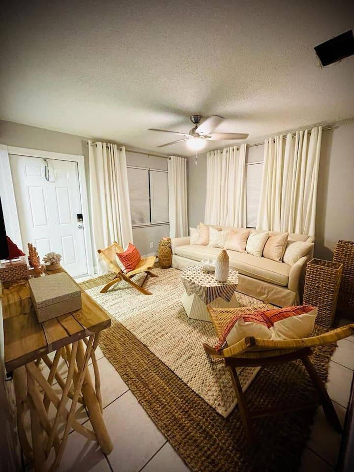 · 01 Wonderful Port Apartment #5 - 2 Bedroom