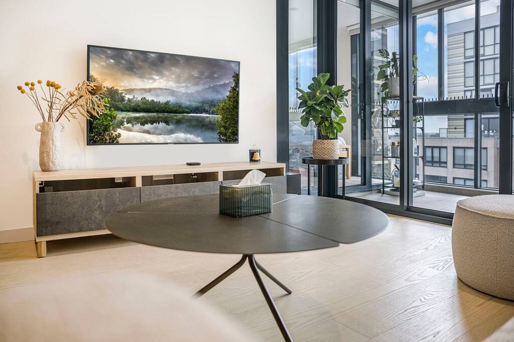 Cozy 1BR & Study Retreat with Outdoor Pool in MQ