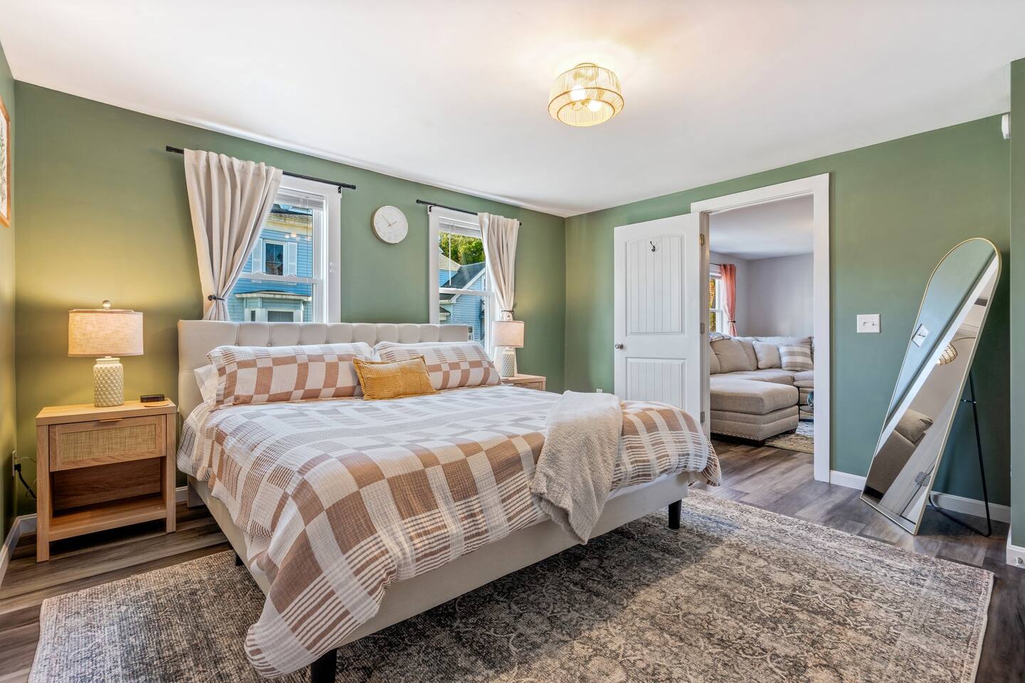 Modern Apt | Close to Beaches & Portland | DogsOK